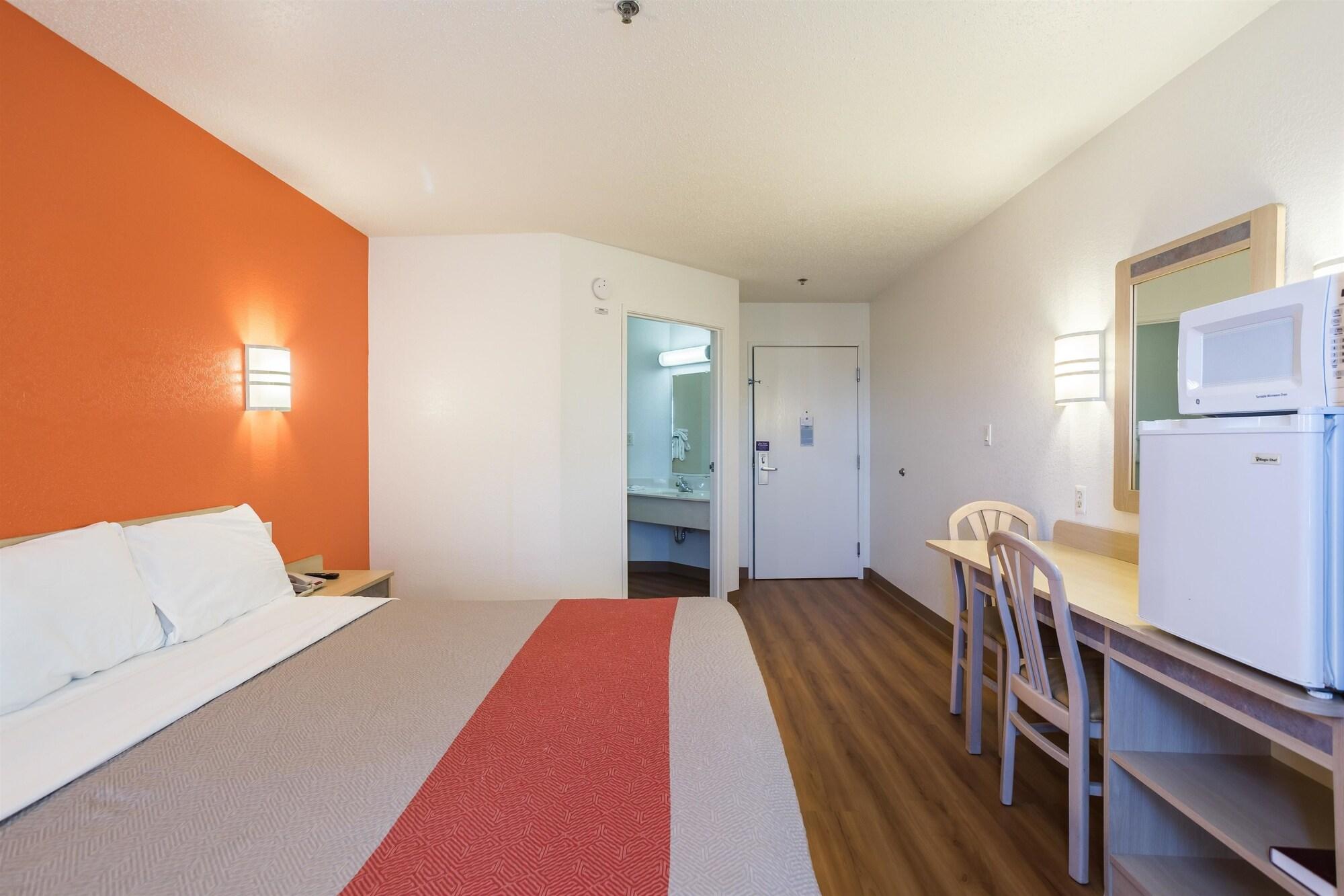 Motel 6-Dale, In Exterior photo