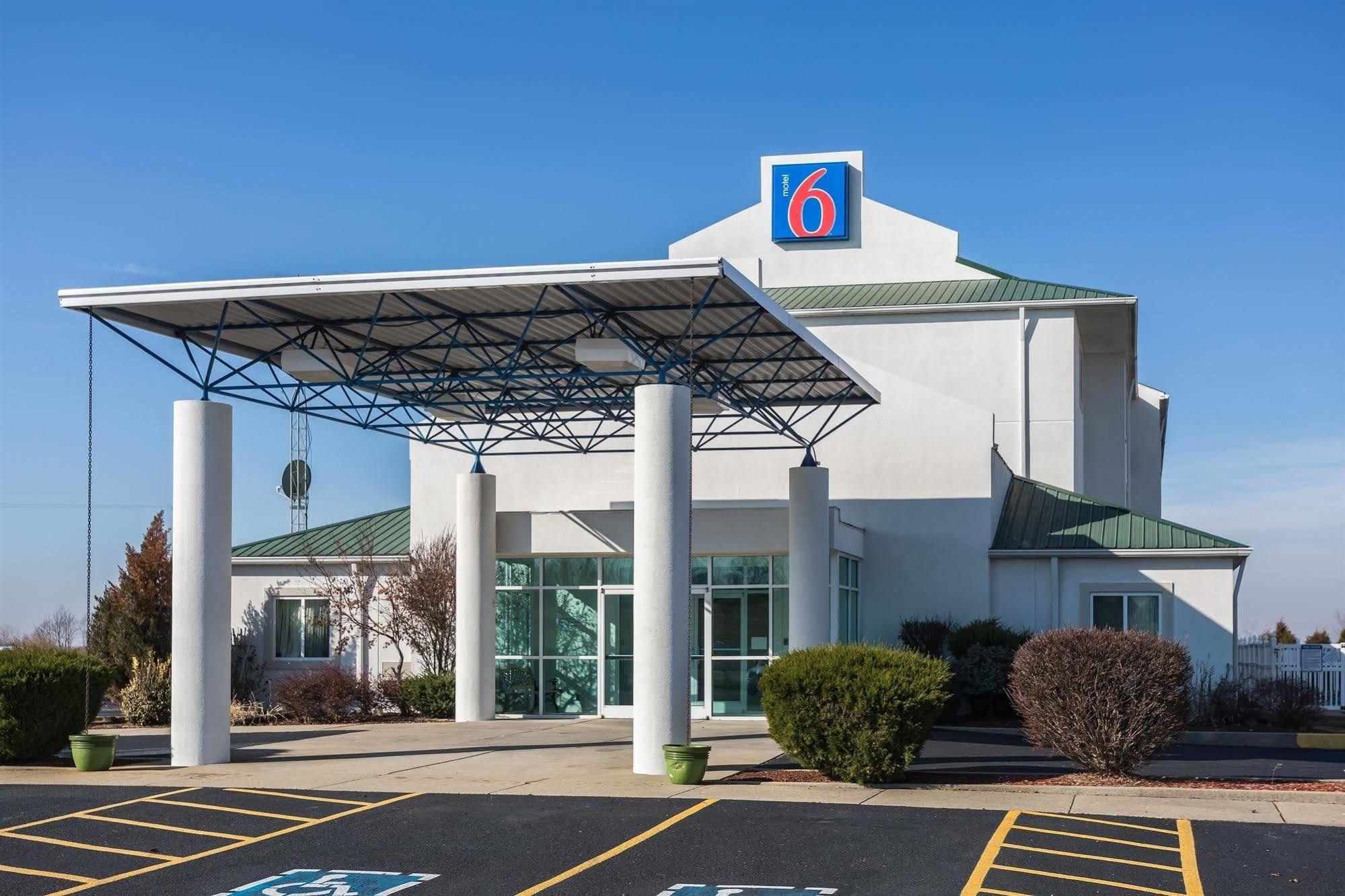 Motel 6-Dale, In Exterior photo
