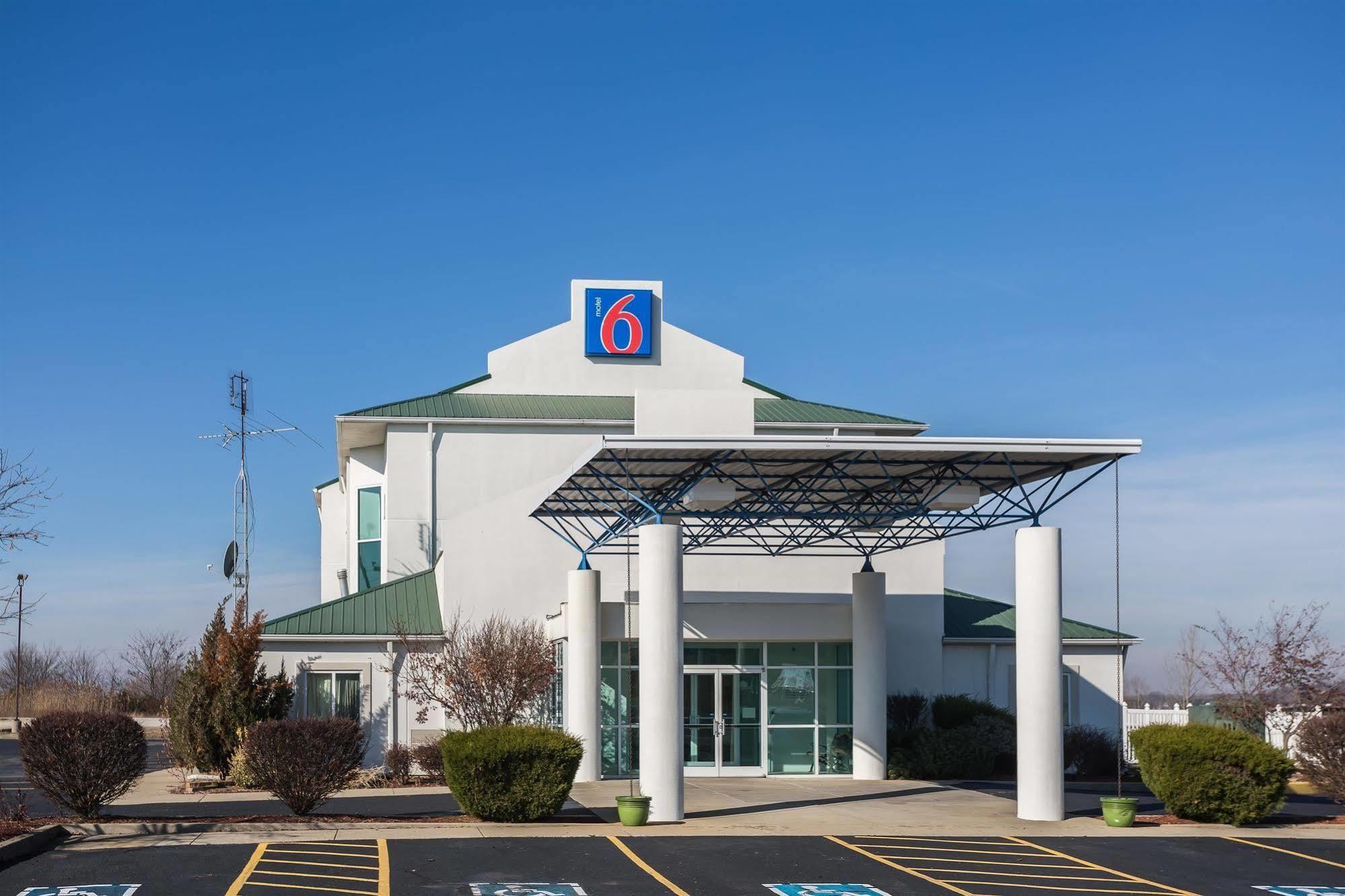 Motel 6-Dale, In Exterior photo